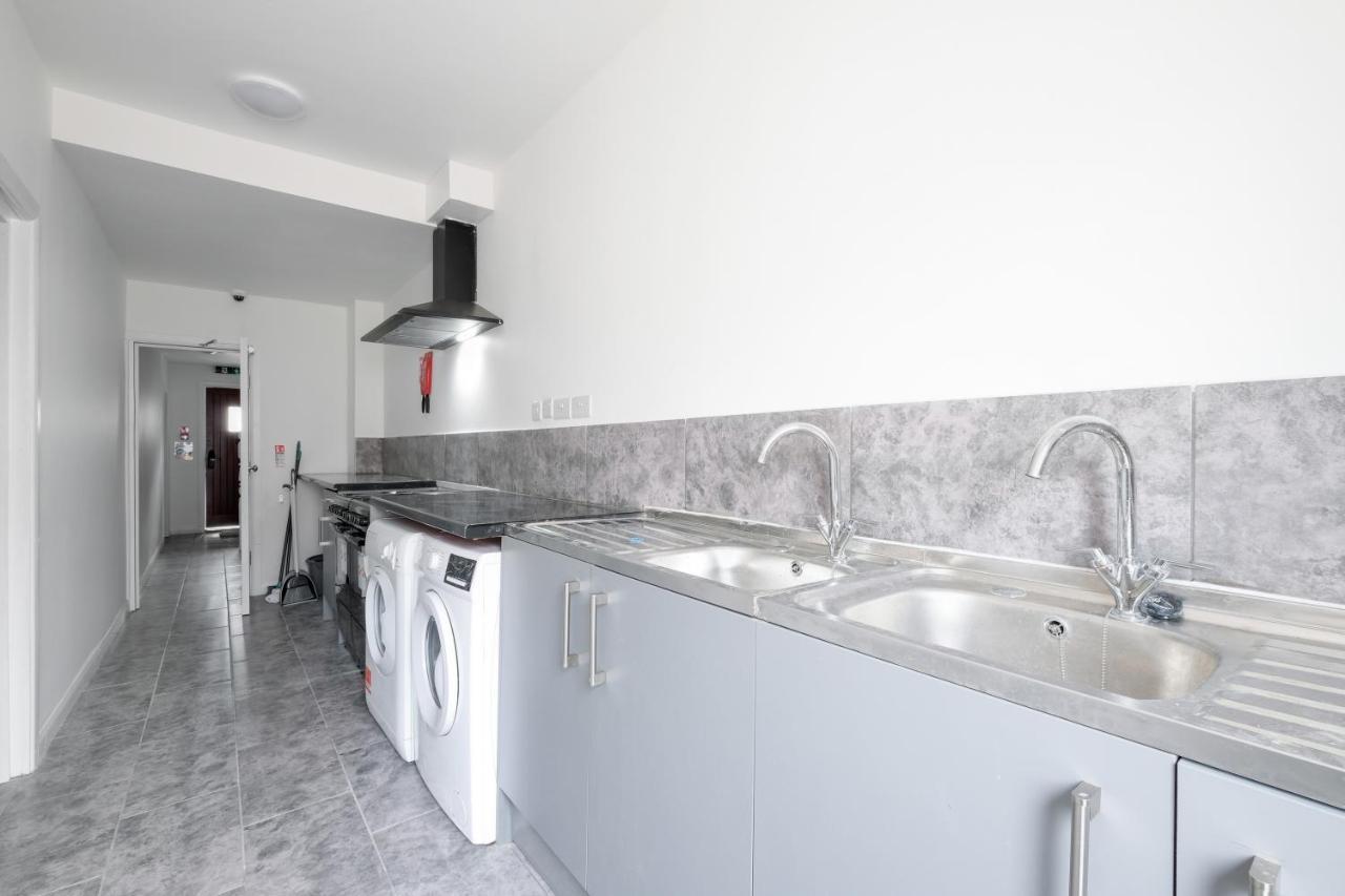 Wembley Fernbank Studios Sudbury Hill Harrow Self-Contained Studios With En-Suite المظهر الخارجي الصورة