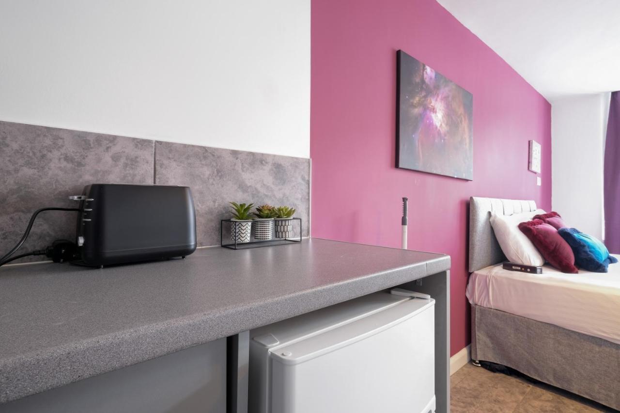 Wembley Fernbank Studios Sudbury Hill Harrow Self-Contained Studios With En-Suite المظهر الخارجي الصورة