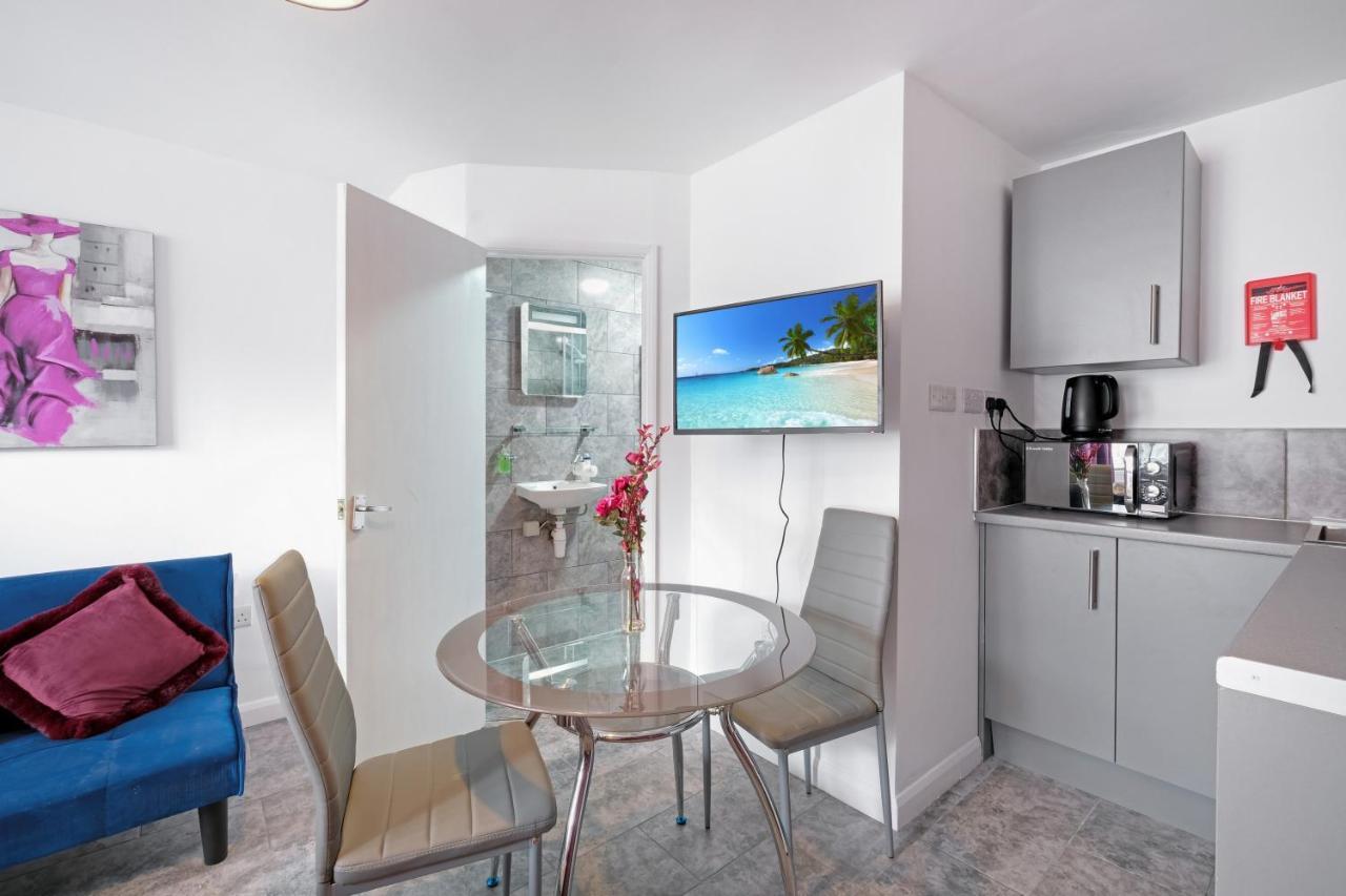 Wembley Fernbank Studios Sudbury Hill Harrow Self-Contained Studios With En-Suite المظهر الخارجي الصورة