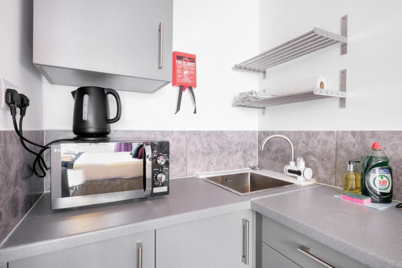 Wembley Fernbank Studios Sudbury Hill Harrow Self-Contained Studios With En-Suite المظهر الخارجي الصورة