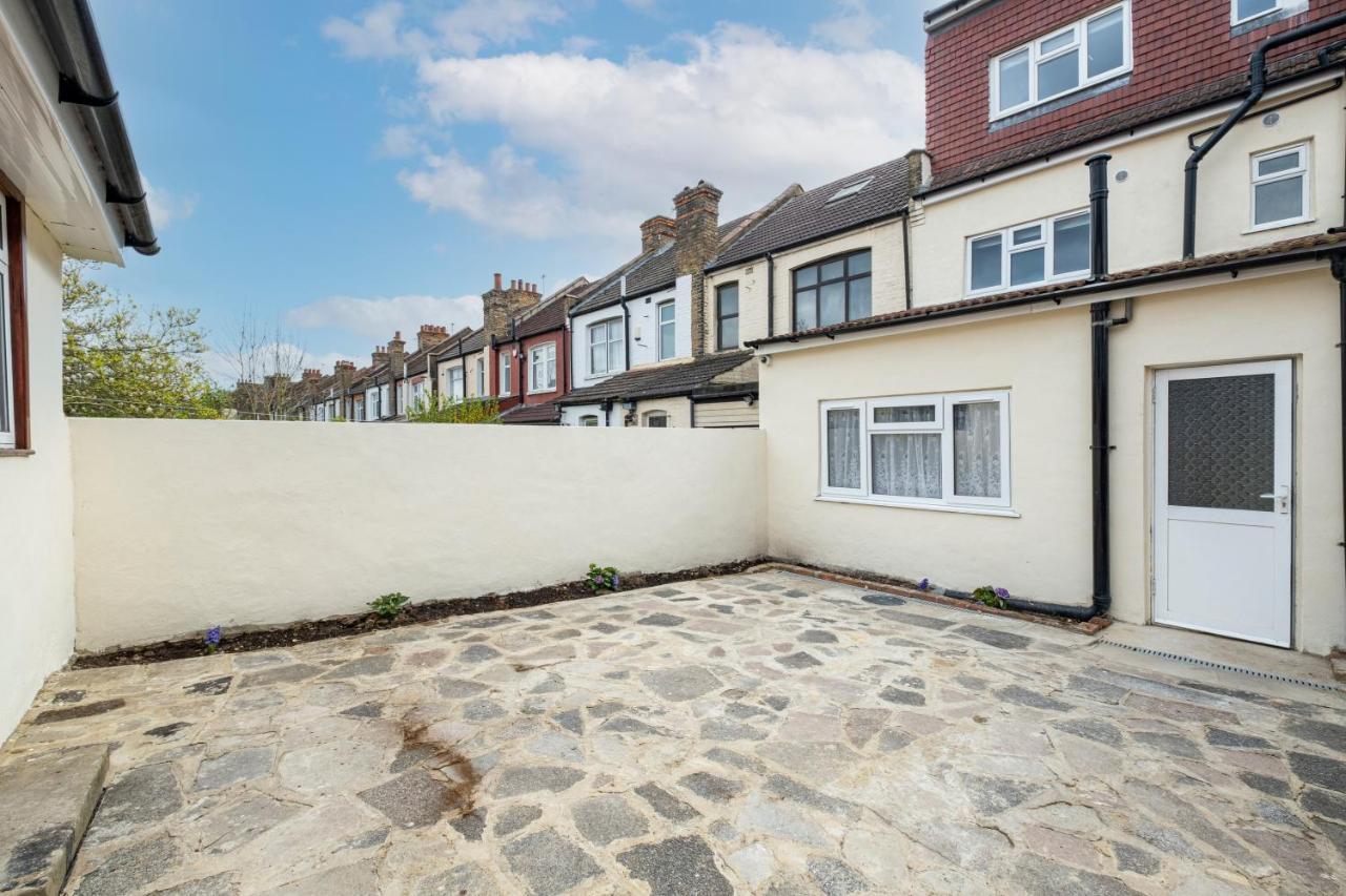 Wembley Fernbank Studios Sudbury Hill Harrow Self-Contained Studios With En-Suite المظهر الخارجي الصورة