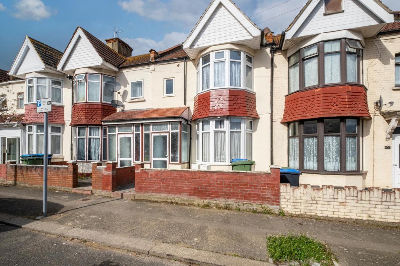 Wembley Fernbank Studios Sudbury Hill Harrow Self-Contained Studios With En-Suite المظهر الخارجي الصورة