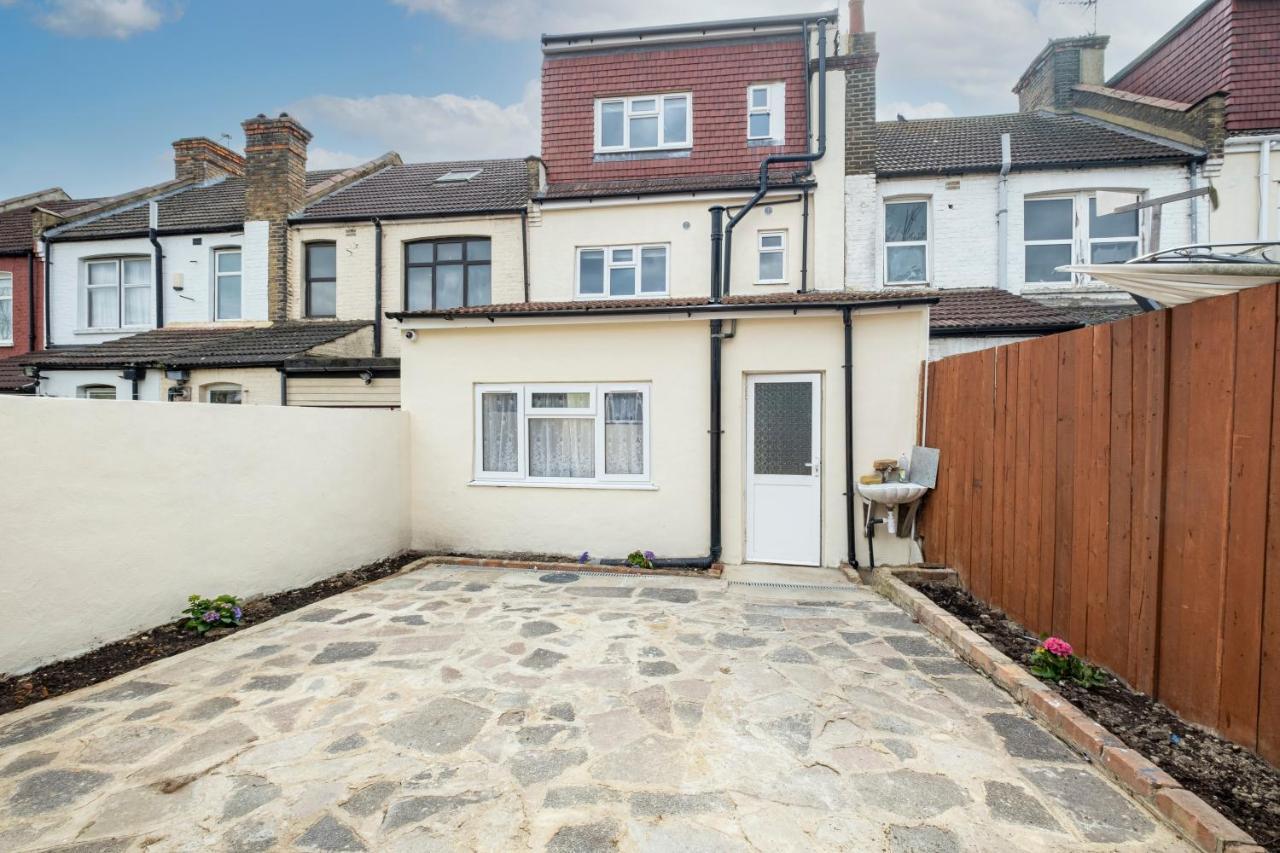 Wembley Fernbank Studios Sudbury Hill Harrow Self-Contained Studios With En-Suite المظهر الخارجي الصورة