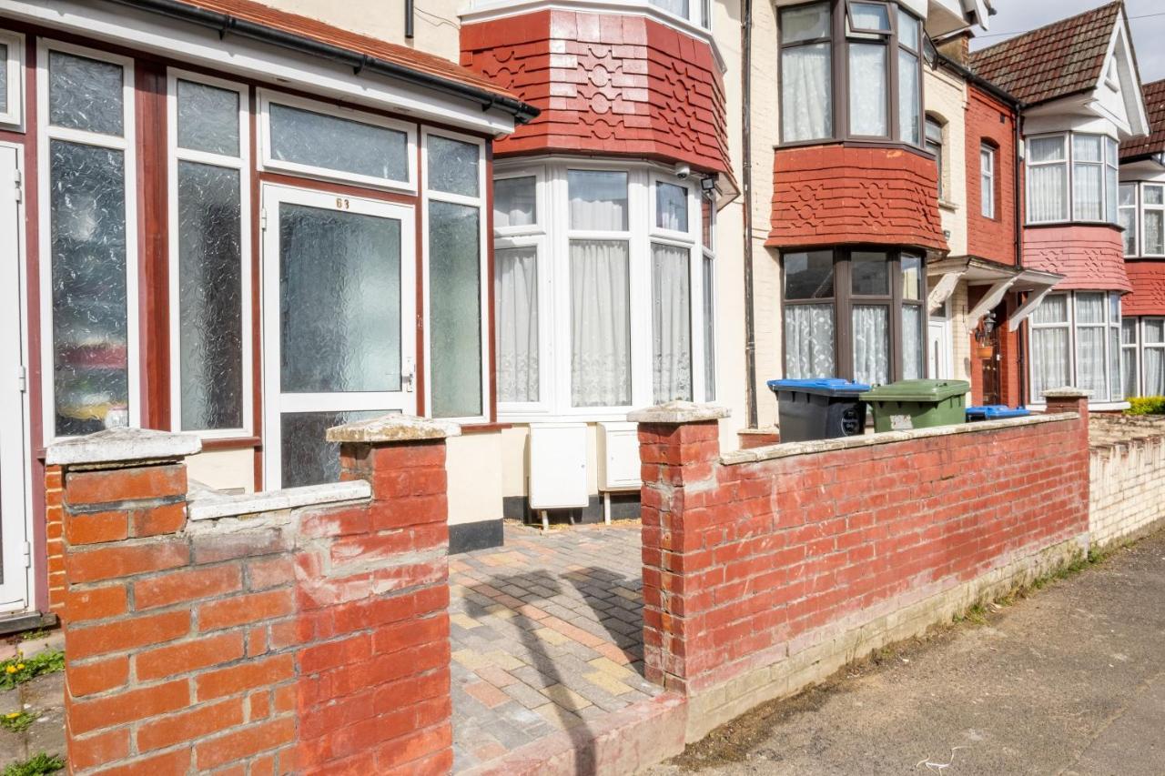 Wembley Fernbank Studios Sudbury Hill Harrow Self-Contained Studios With En-Suite المظهر الخارجي الصورة
