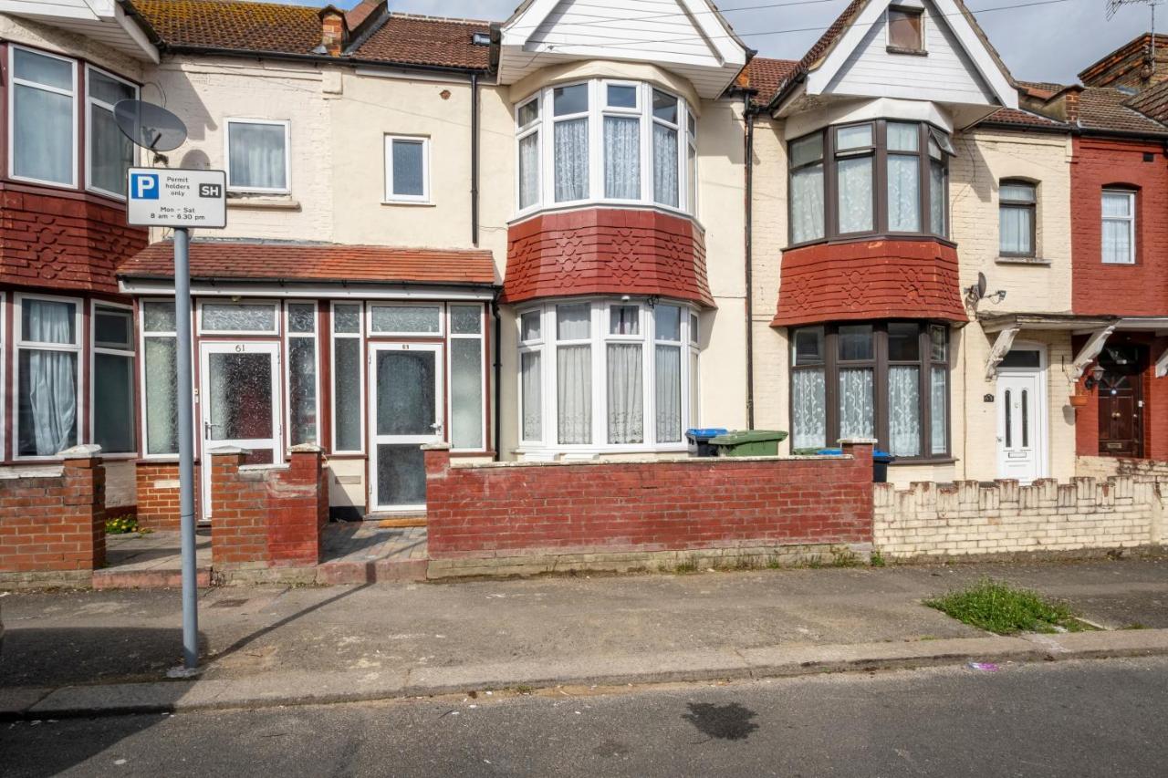Wembley Fernbank Studios Sudbury Hill Harrow Self-Contained Studios With En-Suite المظهر الخارجي الصورة