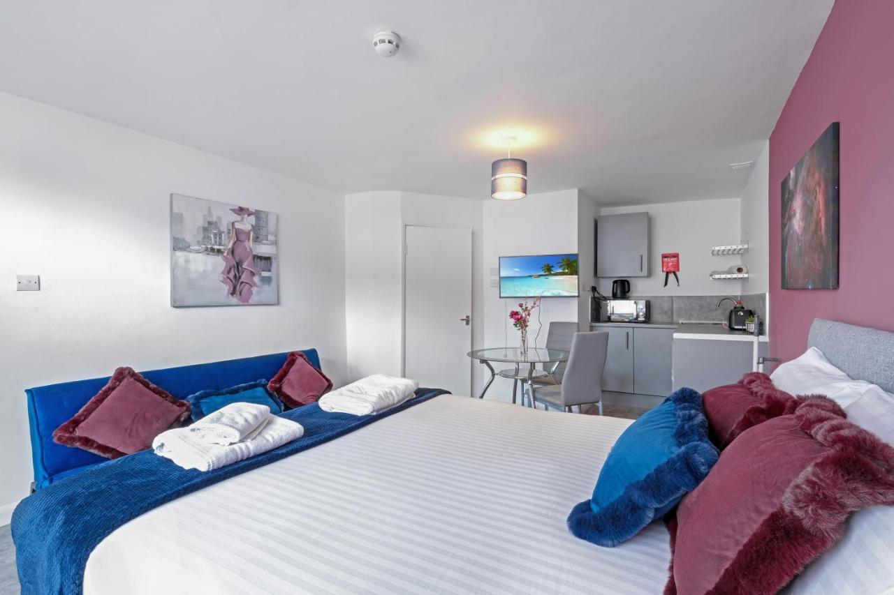 Wembley Fernbank Studios Sudbury Hill Harrow Self-Contained Studios With En-Suite المظهر الخارجي الصورة