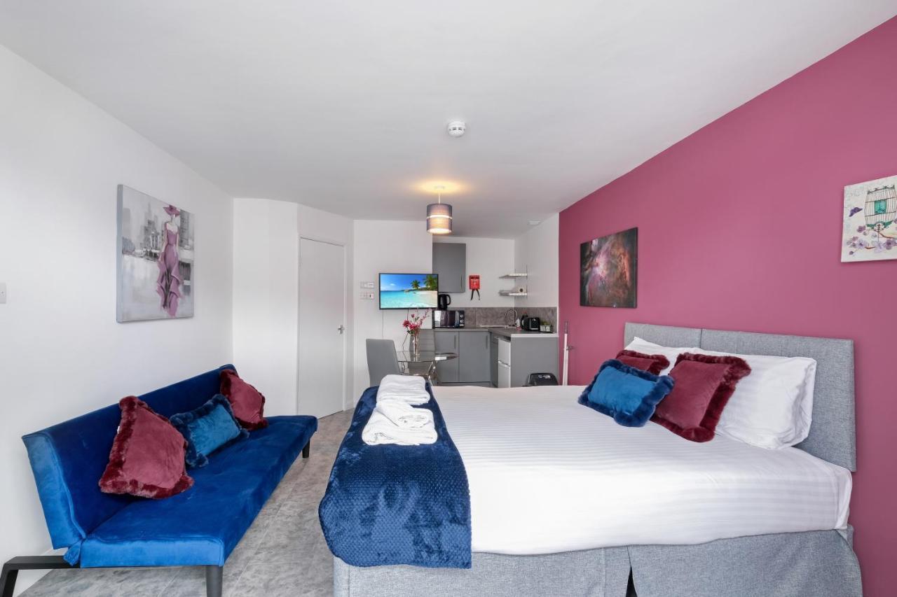 Wembley Fernbank Studios Sudbury Hill Harrow Self-Contained Studios With En-Suite المظهر الخارجي الصورة