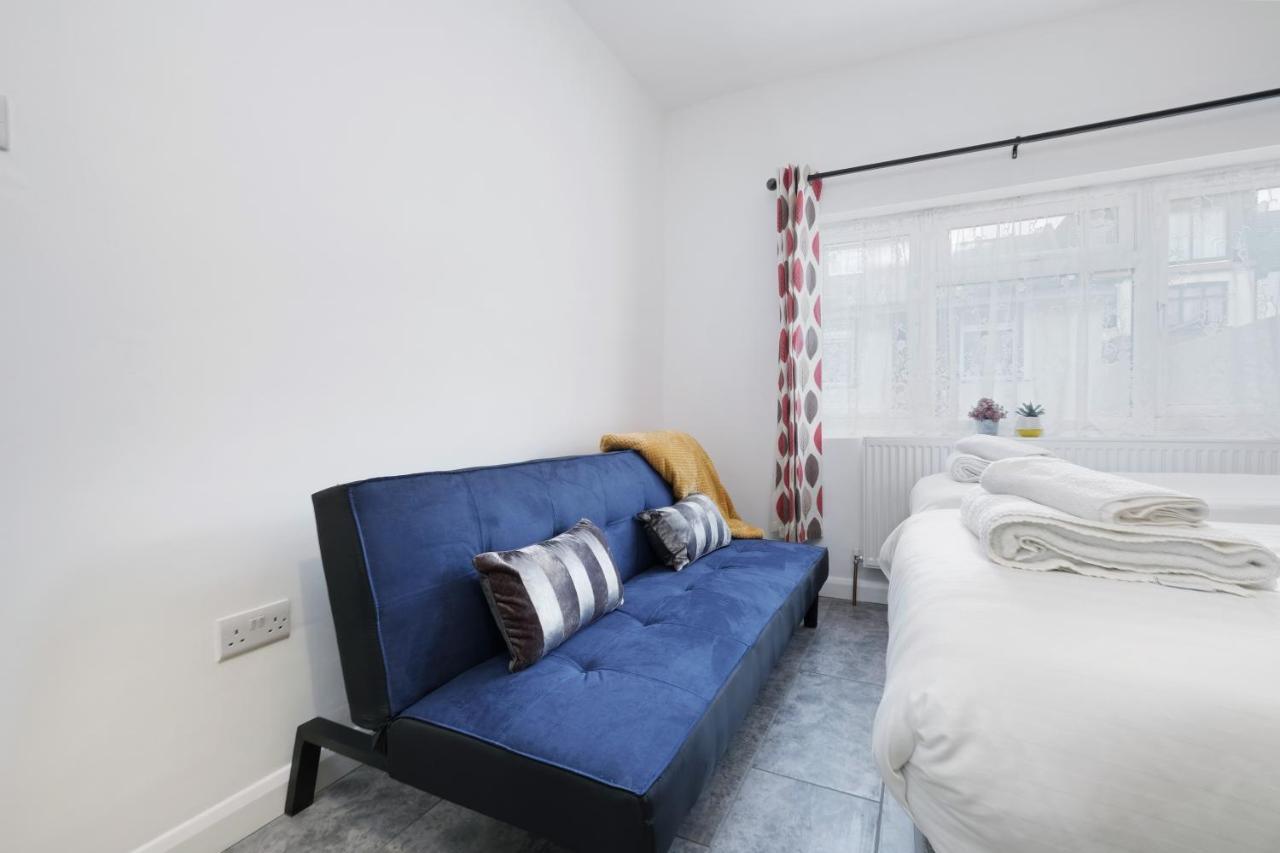 Wembley Fernbank Studios Sudbury Hill Harrow Self-Contained Studios With En-Suite المظهر الخارجي الصورة