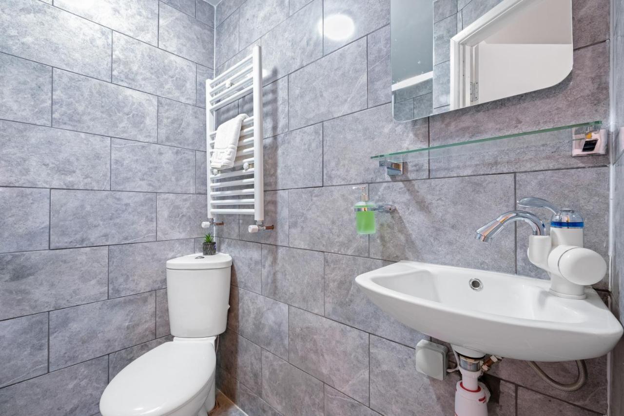 Wembley Fernbank Studios Sudbury Hill Harrow Self-Contained Studios With En-Suite المظهر الخارجي الصورة