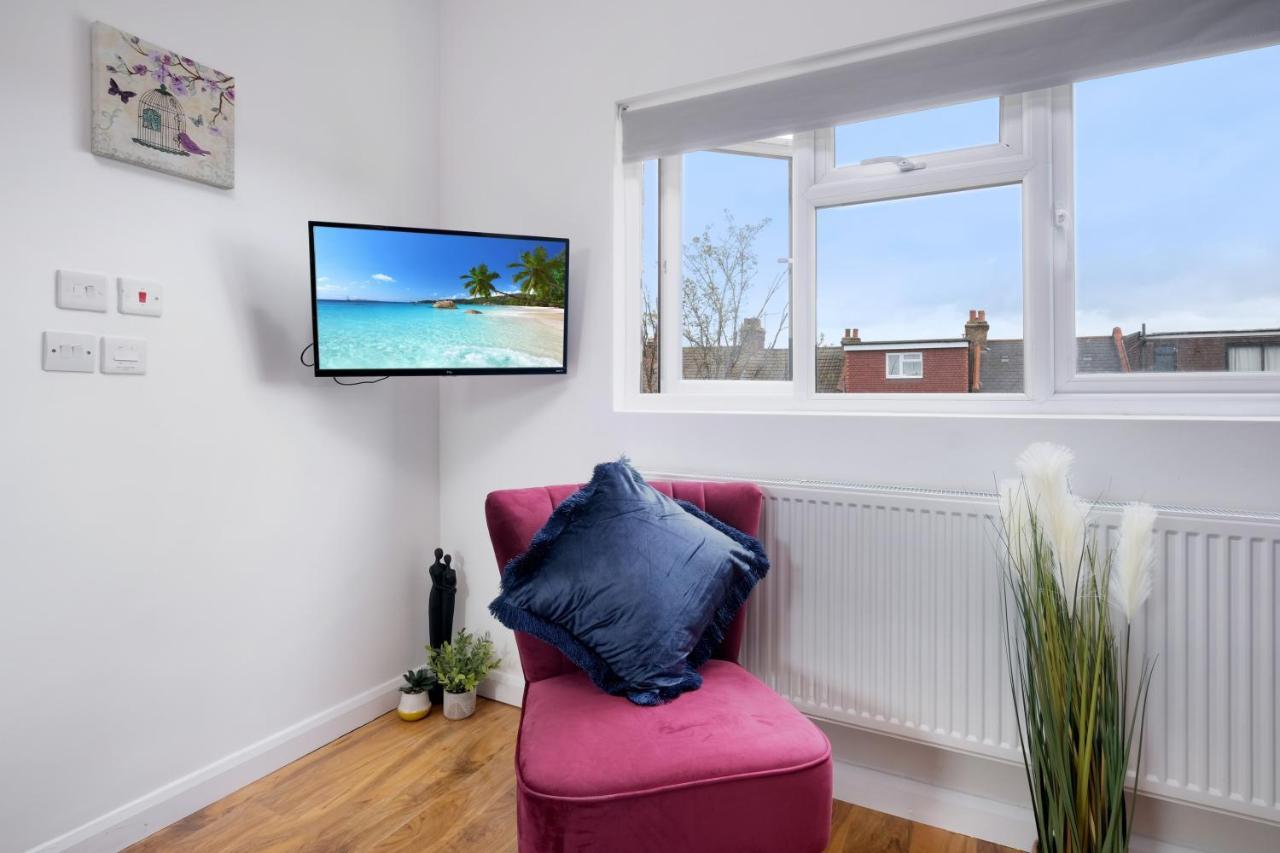 Wembley Fernbank Studios Sudbury Hill Harrow Self-Contained Studios With En-Suite المظهر الخارجي الصورة