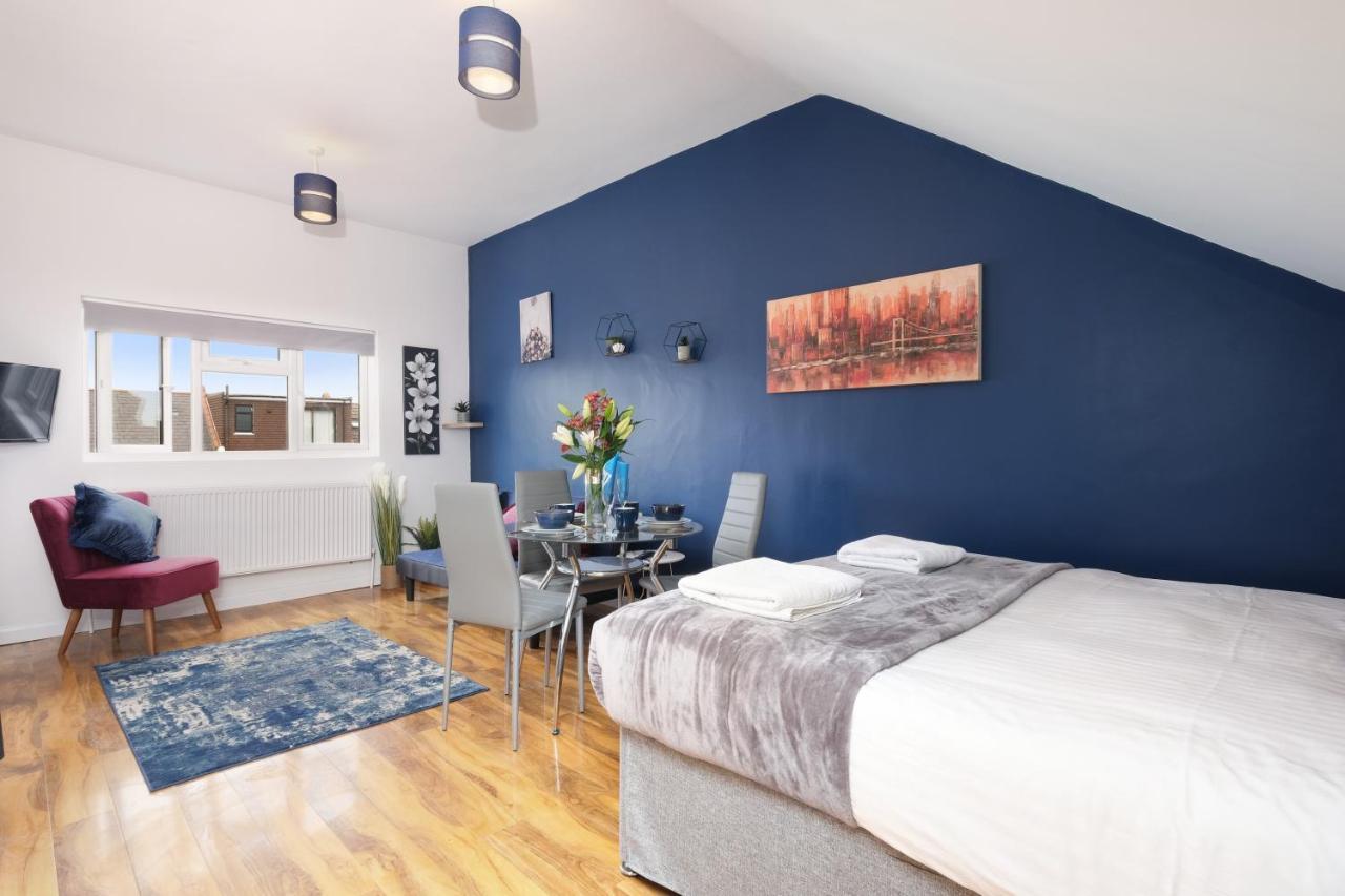 Wembley Fernbank Studios Sudbury Hill Harrow Self-Contained Studios With En-Suite المظهر الخارجي الصورة