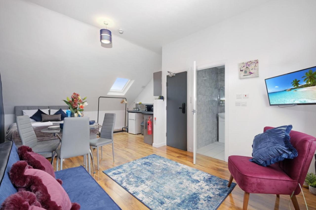Wembley Fernbank Studios Sudbury Hill Harrow Self-Contained Studios With En-Suite المظهر الخارجي الصورة