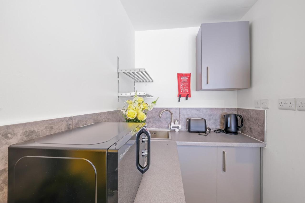 Wembley Fernbank Studios Sudbury Hill Harrow Self-Contained Studios With En-Suite المظهر الخارجي الصورة