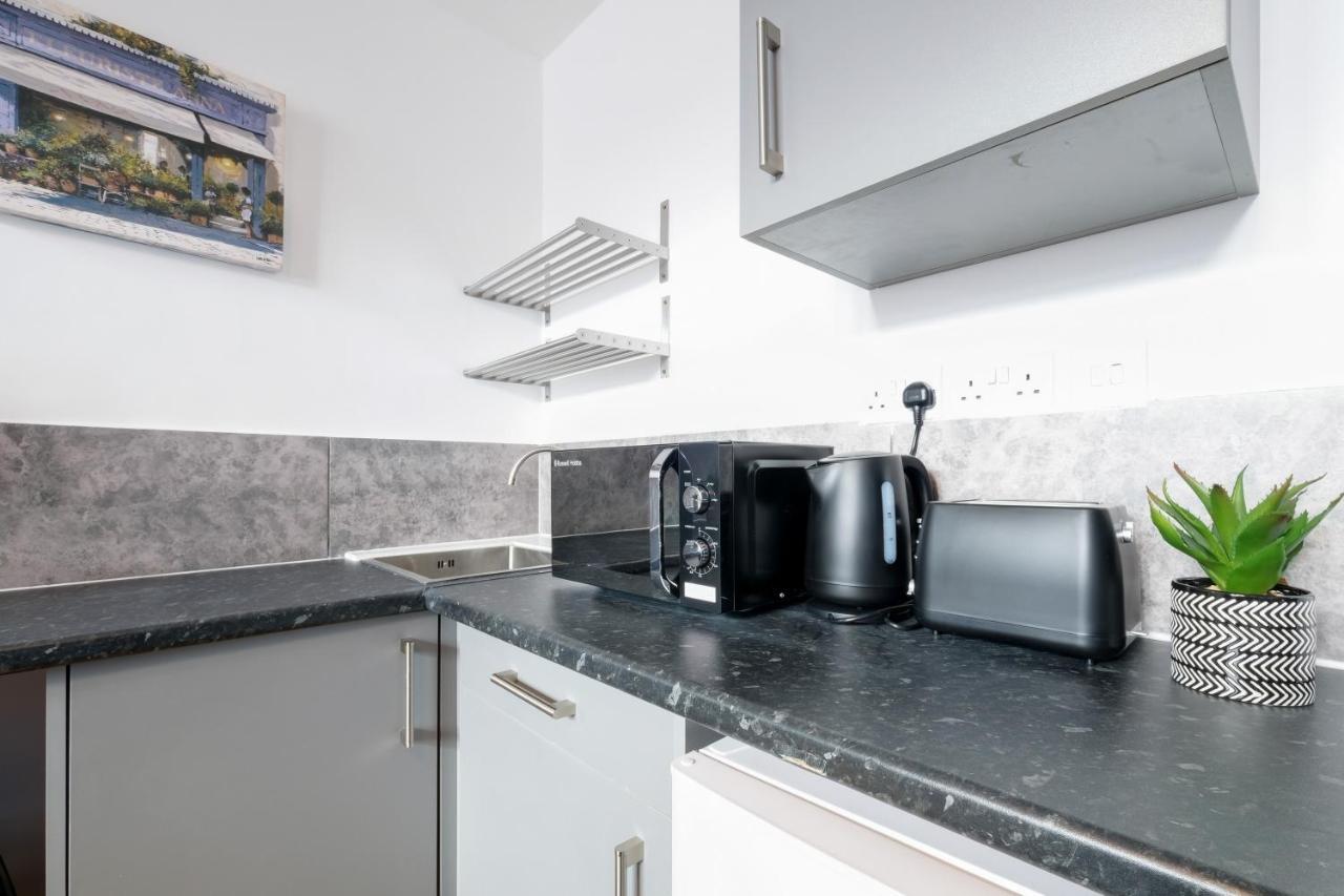Wembley Fernbank Studios Sudbury Hill Harrow Self-Contained Studios With En-Suite المظهر الخارجي الصورة