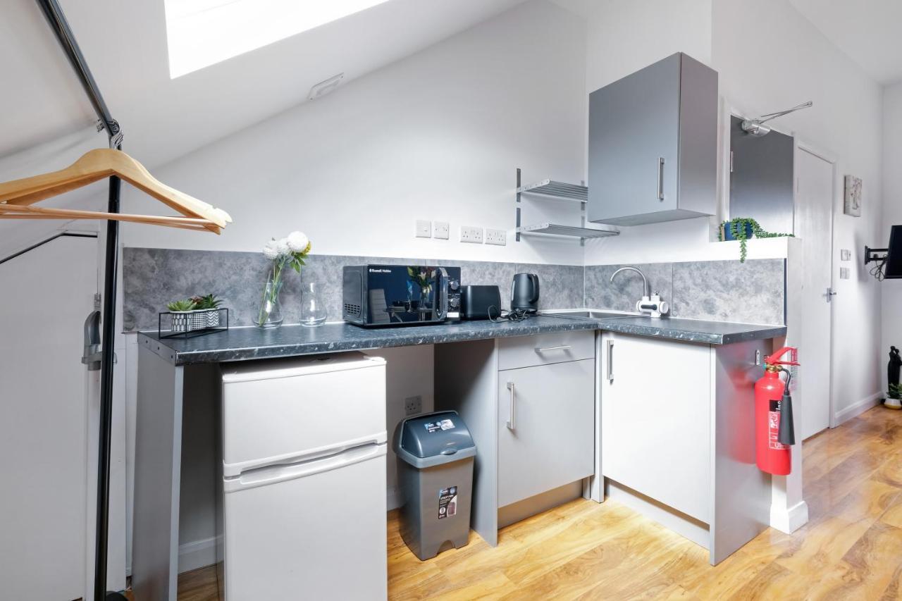 Wembley Fernbank Studios Sudbury Hill Harrow Self-Contained Studios With En-Suite المظهر الخارجي الصورة