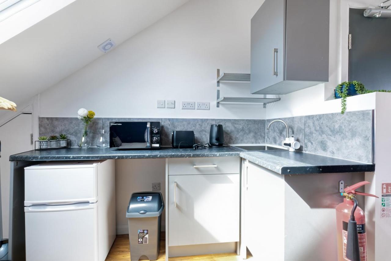 Wembley Fernbank Studios Sudbury Hill Harrow Self-Contained Studios With En-Suite المظهر الخارجي الصورة