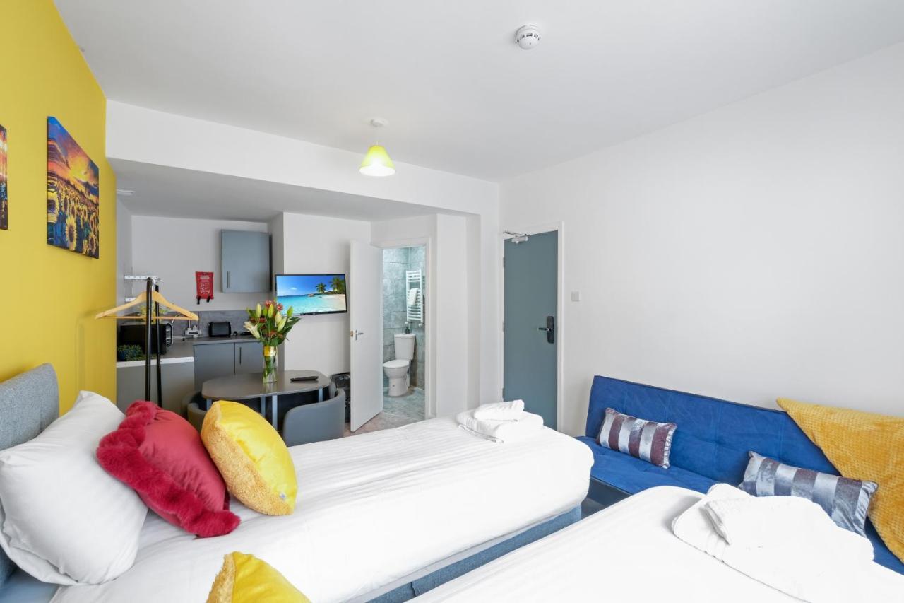 Wembley Fernbank Studios Sudbury Hill Harrow Self-Contained Studios With En-Suite المظهر الخارجي الصورة