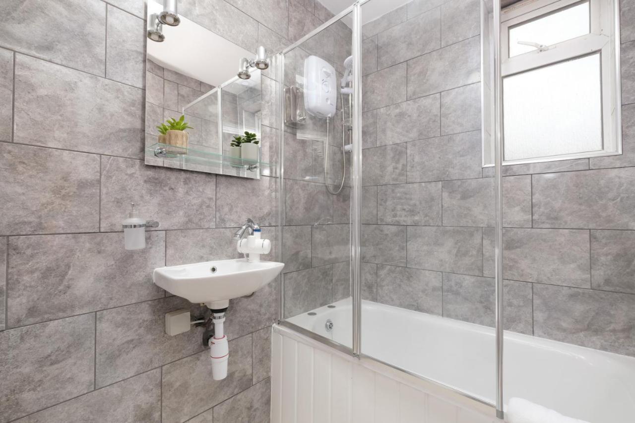 Wembley Fernbank Studios Sudbury Hill Harrow Self-Contained Studios With En-Suite المظهر الخارجي الصورة