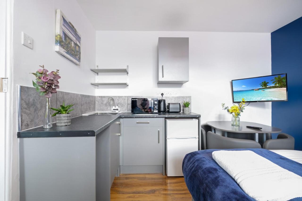 Wembley Fernbank Studios Sudbury Hill Harrow Self-Contained Studios With En-Suite المظهر الخارجي الصورة