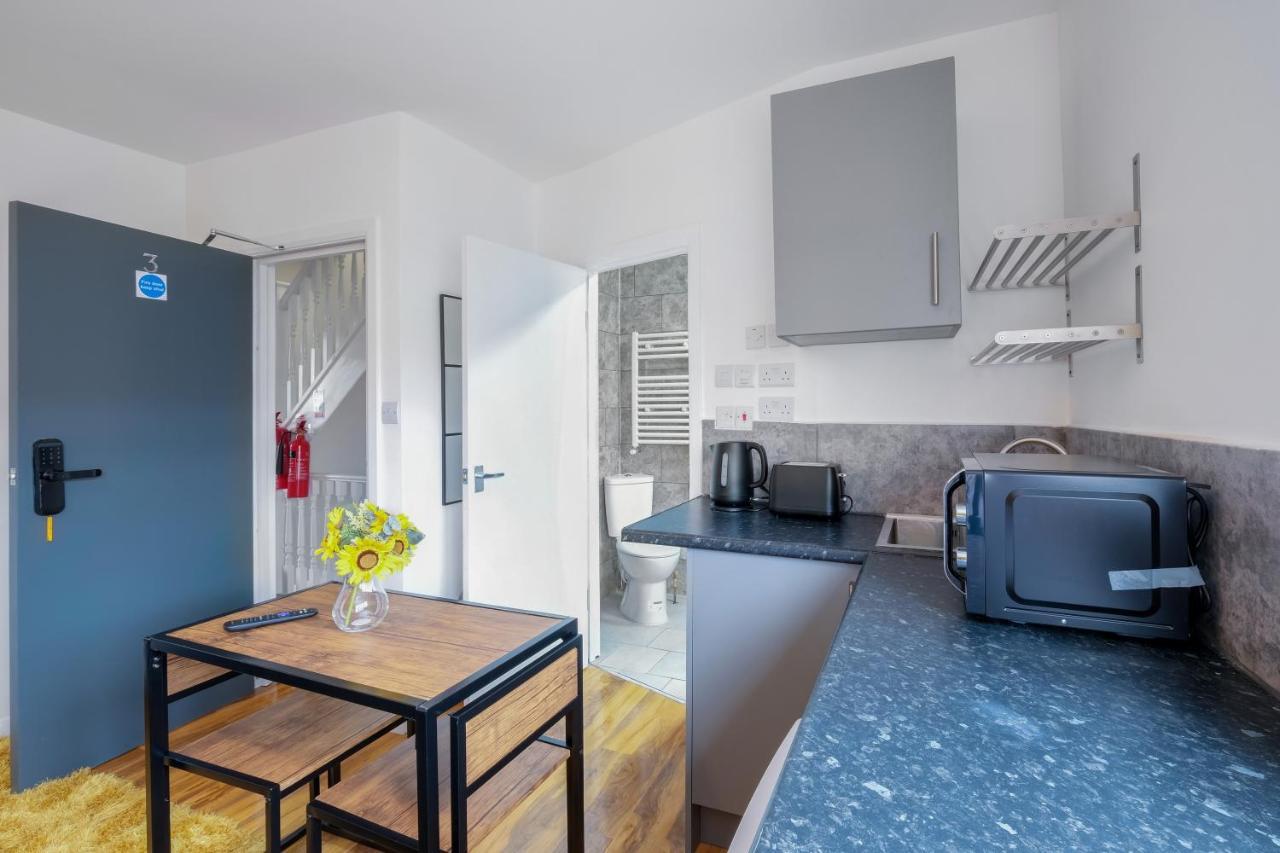 Wembley Fernbank Studios Sudbury Hill Harrow Self-Contained Studios With En-Suite المظهر الخارجي الصورة