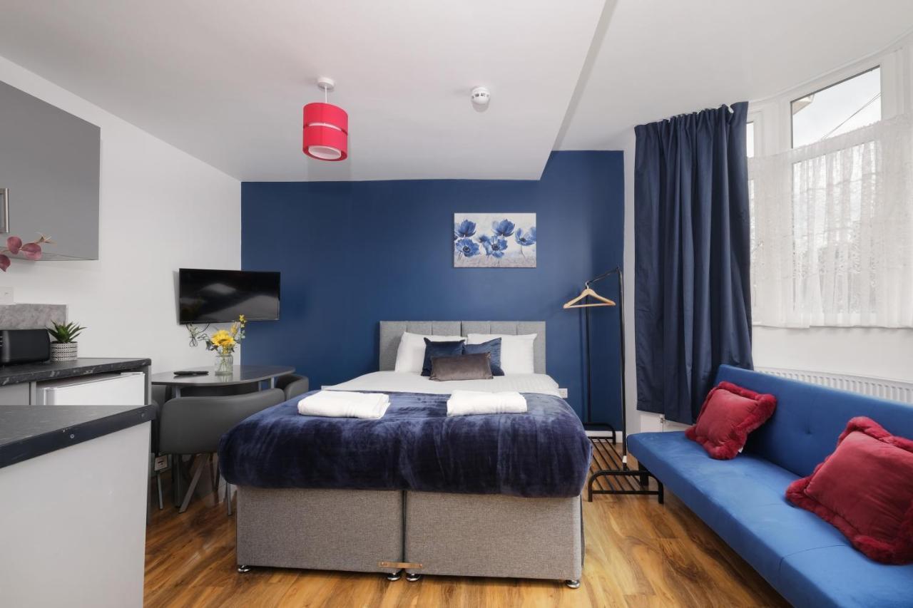 Wembley Fernbank Studios Sudbury Hill Harrow Self-Contained Studios With En-Suite المظهر الخارجي الصورة