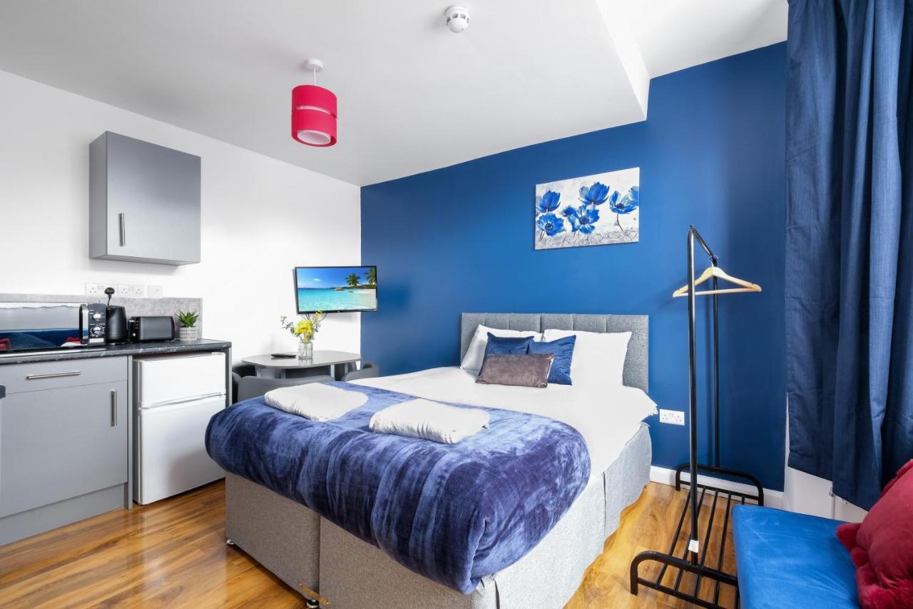 Wembley Fernbank Studios Sudbury Hill Harrow Self-Contained Studios With En-Suite المظهر الخارجي الصورة